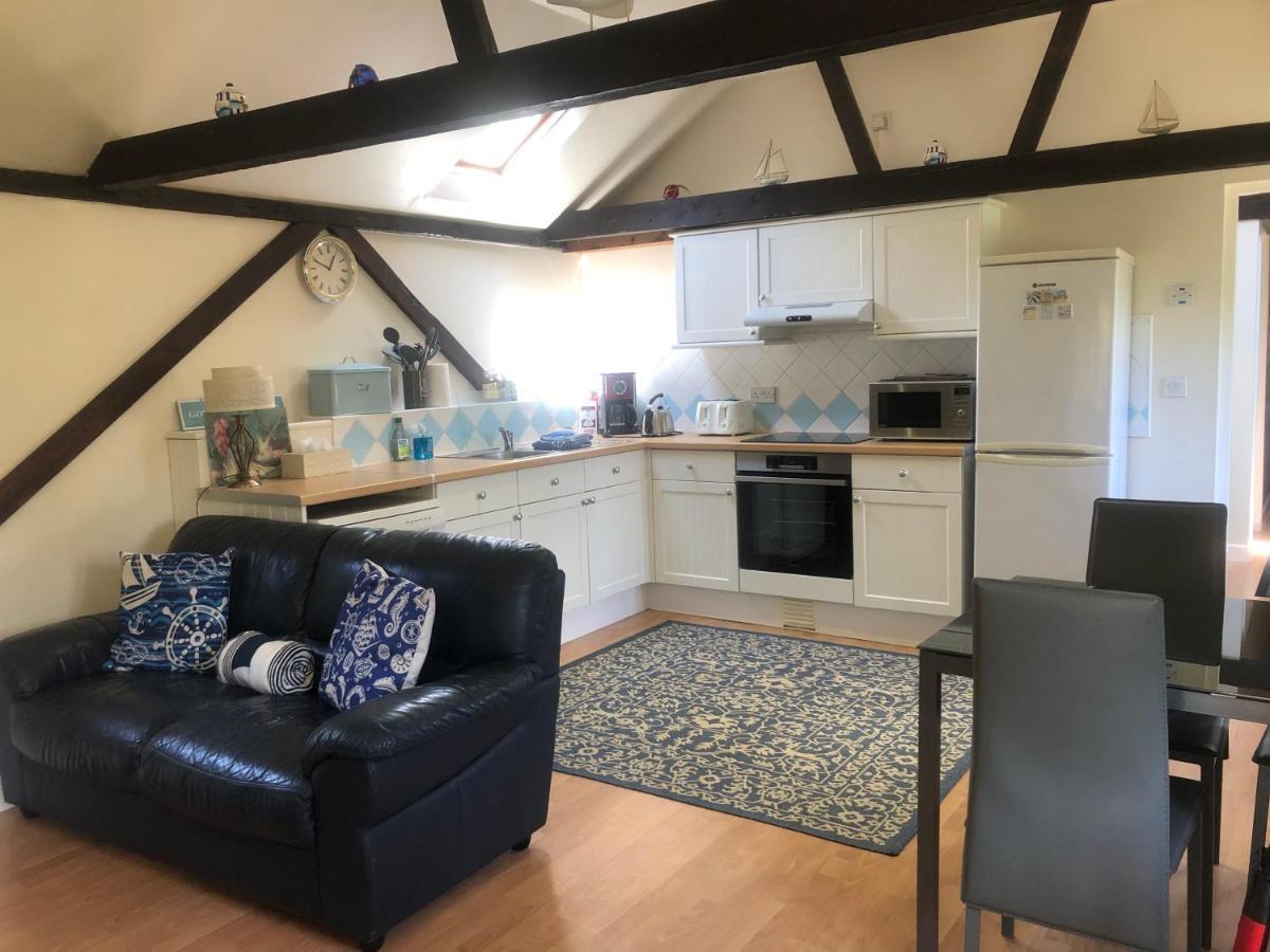 Sycamores Barn - Detached, Private, Secluded Country Retreat Brighstone Exterior photo